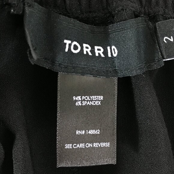 Torrid 5 Inch Pull-On Stretch Crepe Mid-Rise Short Women's Plus Size 2/2X Black - Picture 7 of 10